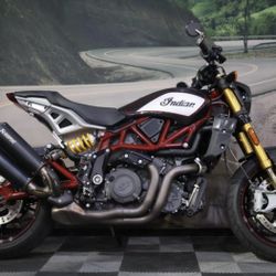 2022 Indian Motorcycle® FTR R Carbon Carbon Fiber