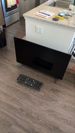 42” Fire TV w/ articulating mount