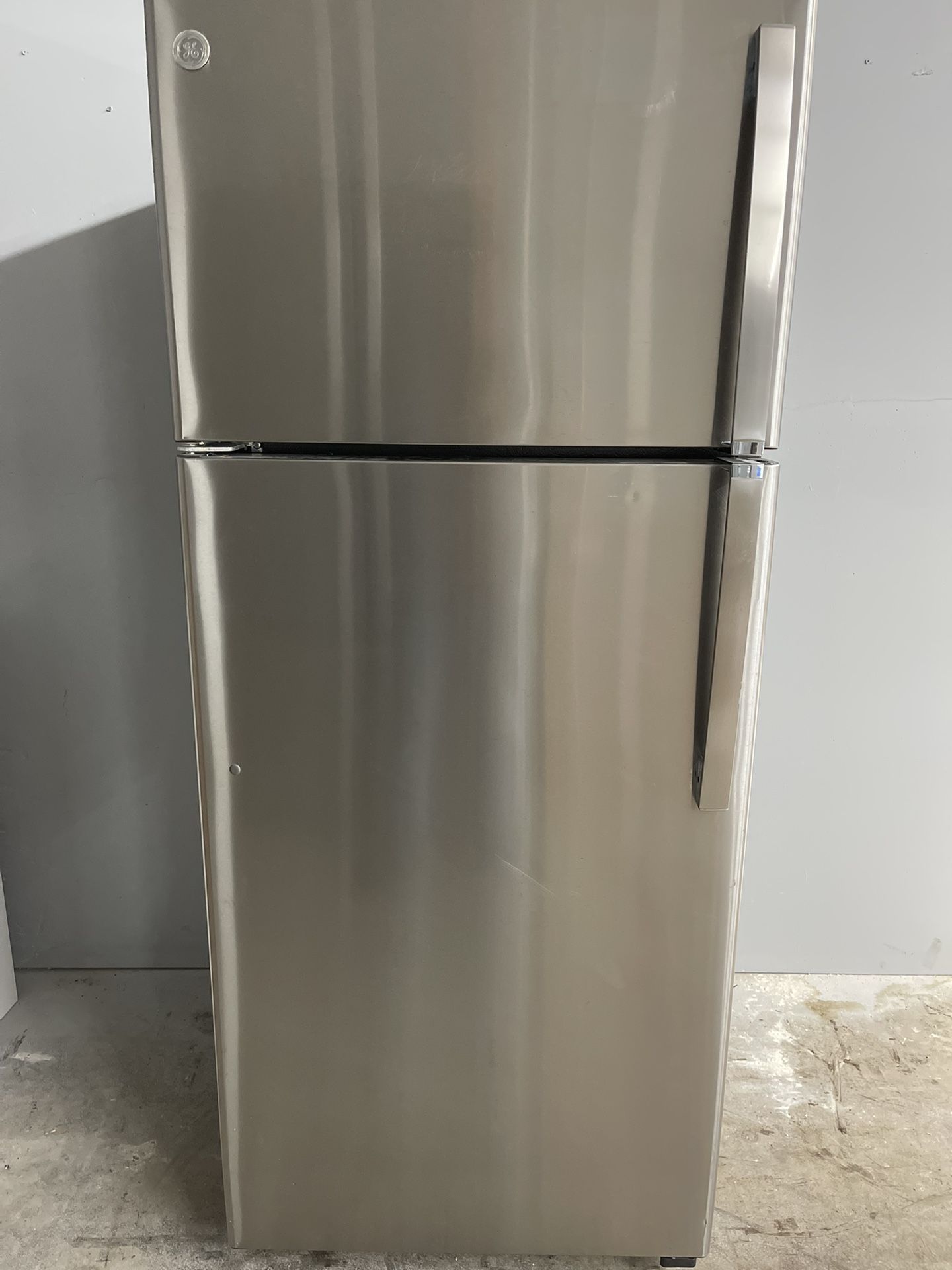 GE Stainless Refrigerator ‼️60 Day Warranty‼️