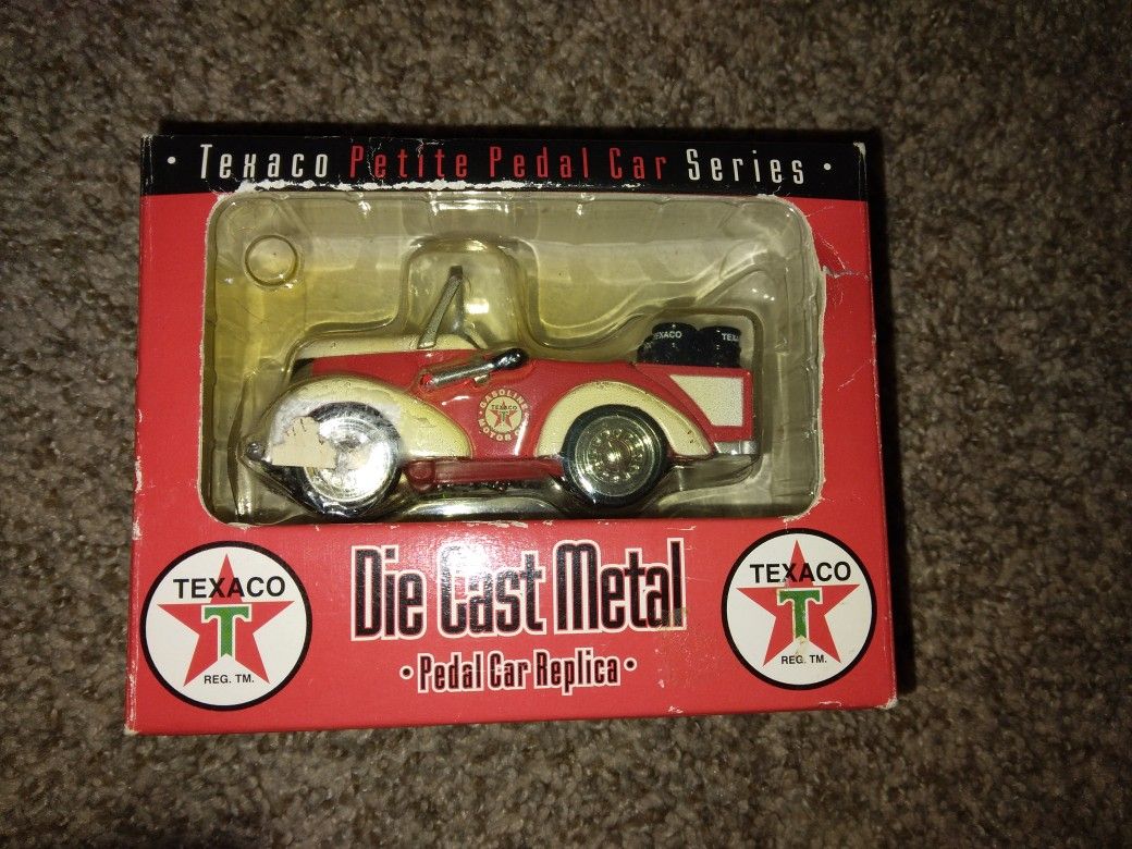 Collectors Die Cast Metal Petite Pedal Car