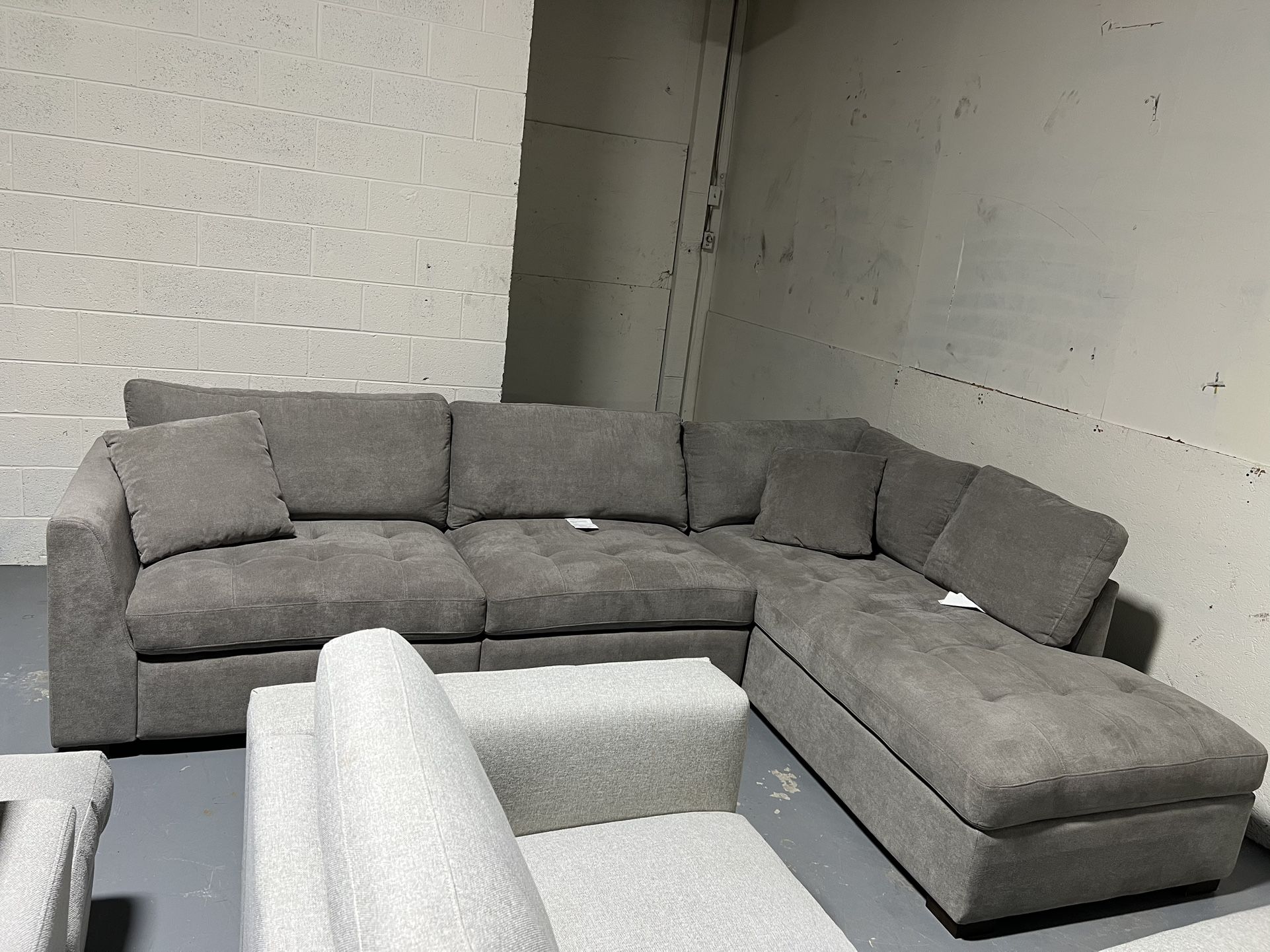Thomasville Miles Fabric Sectional