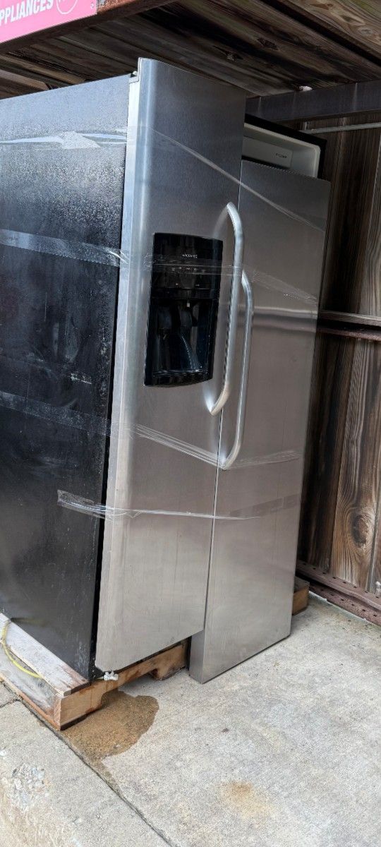 Refrigerator With Ice Maker