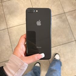 iPHONE 8 PLUS UNLOCKED 