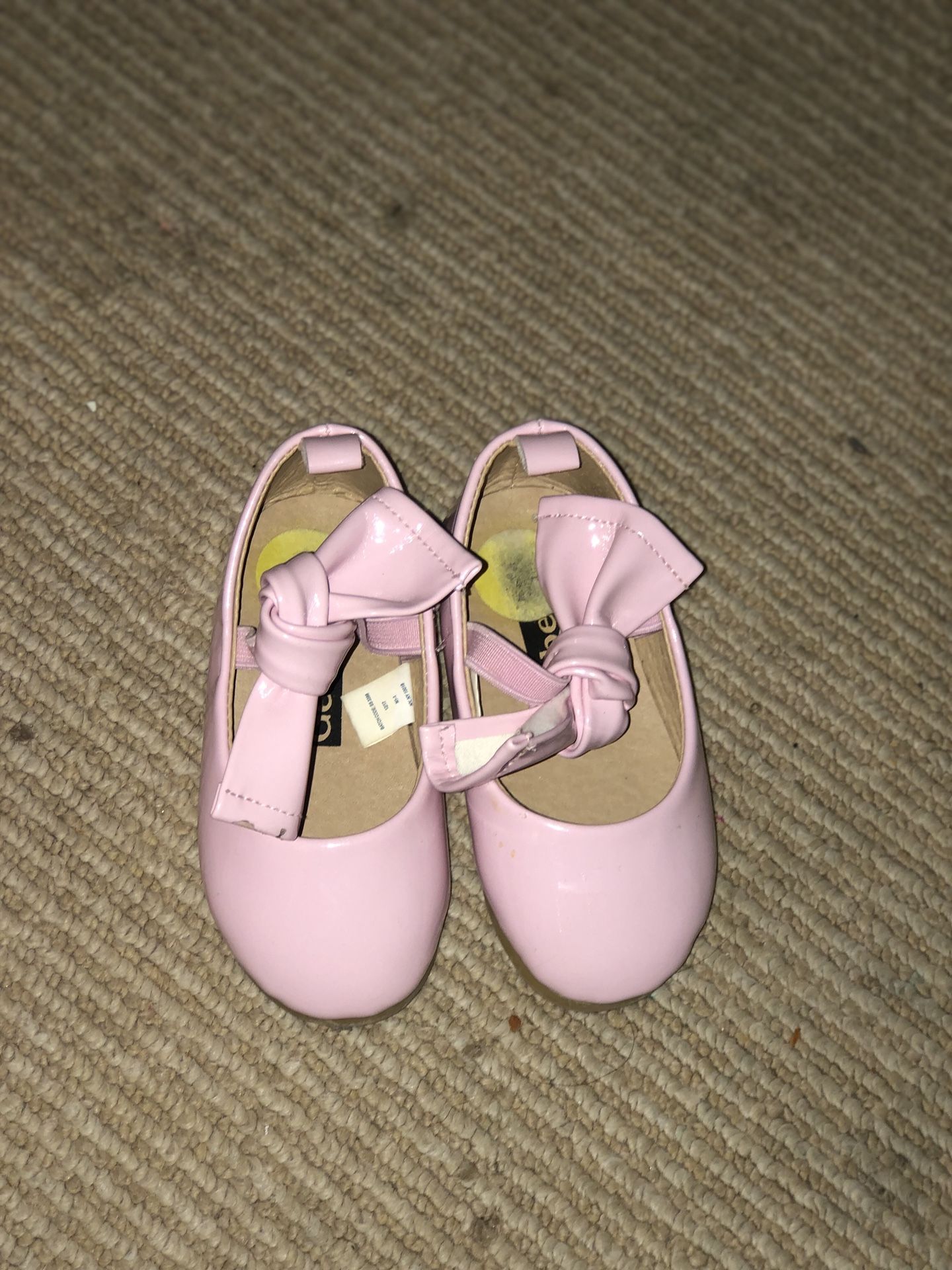 Baby girl pink patent dress shoes