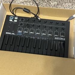 Arturia Minilab Mk2 Deep Black Edition 