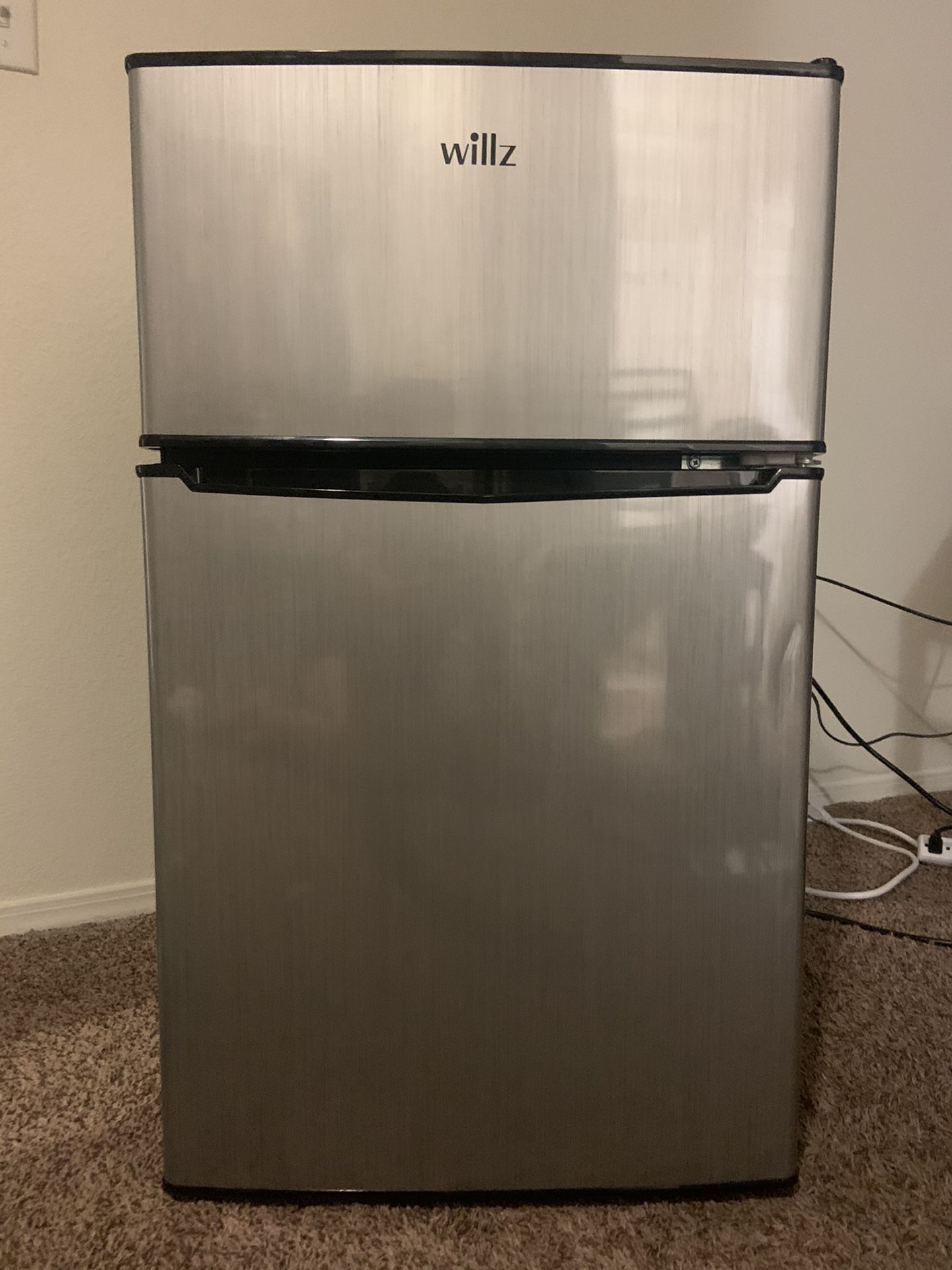 Willz Mini Refrigerator/Freezer for Sale in Tempe, AZ OfferUp