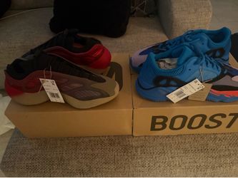 Yeezy 700 Size 10 hi res blue carbon fade