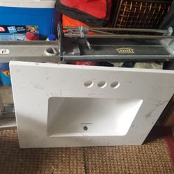 Used Quartz Sink 25x19 Great Condition Don't Need 