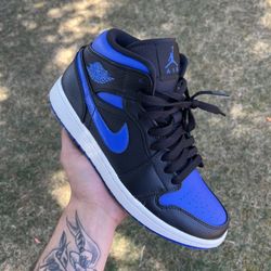 Jordan 1 Mid Royal 
