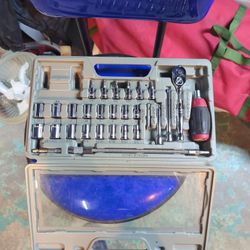 Crescent Brand 1/4 Ratchet With Sockets