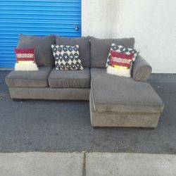 Beautiful Sectional Couch Gray 🛋 Very Clean 🛋 