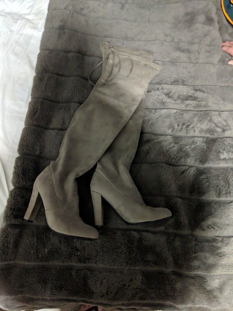 Women's boots Size 6