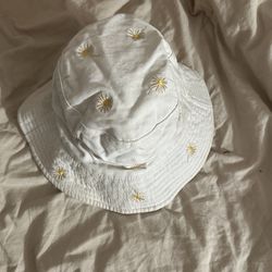 White Daisy Bucket Hat