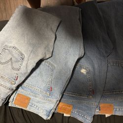 Levi Jeans 20$ Each Size 32