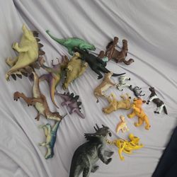 Dinosaurs Over 15 Figures 