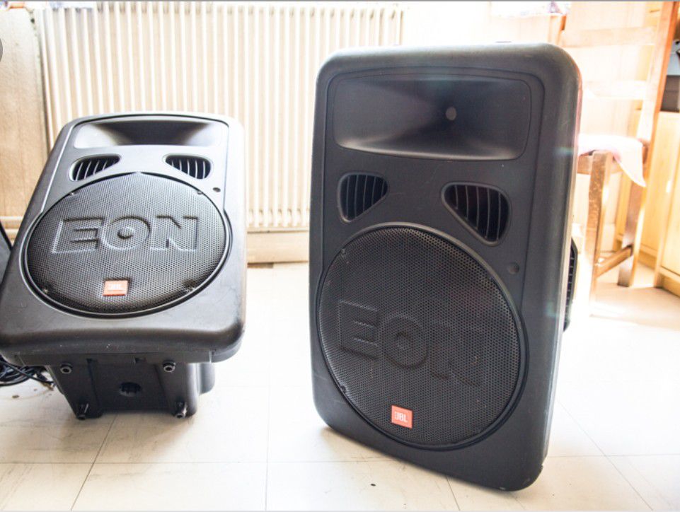 2 Jbl eon 15 g2 speakers