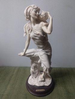 Giuseppe Armani Figure