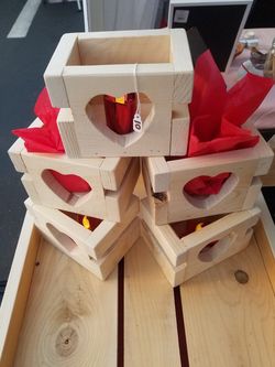 custom made recycled pallet knic knacs