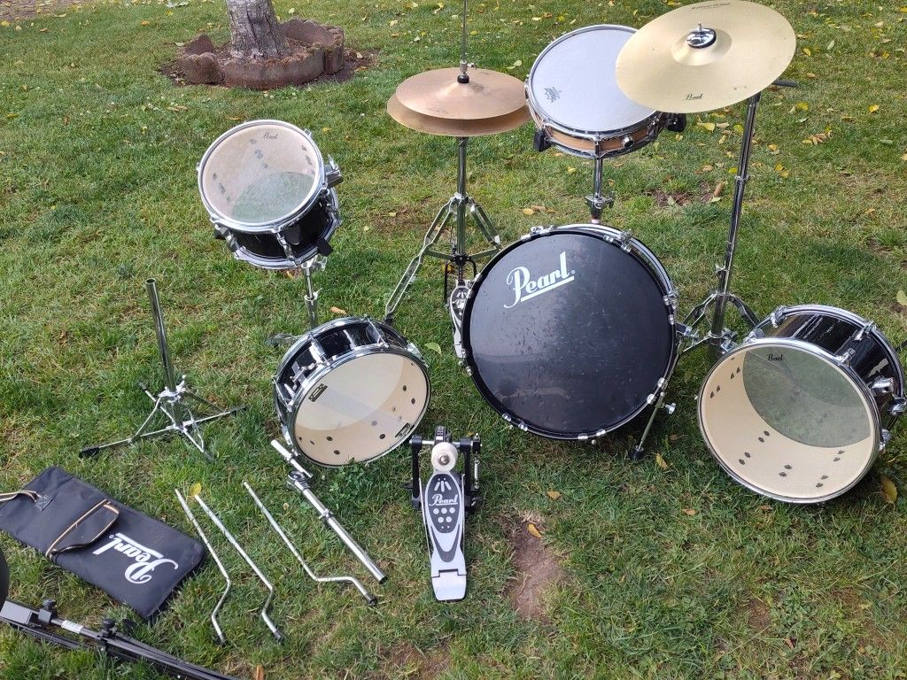 Pearl Roadshow Drum Set