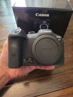 Canon R7 Mirrorless Camera