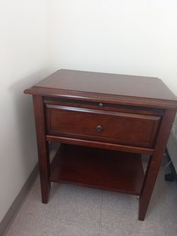 2 Nightstands