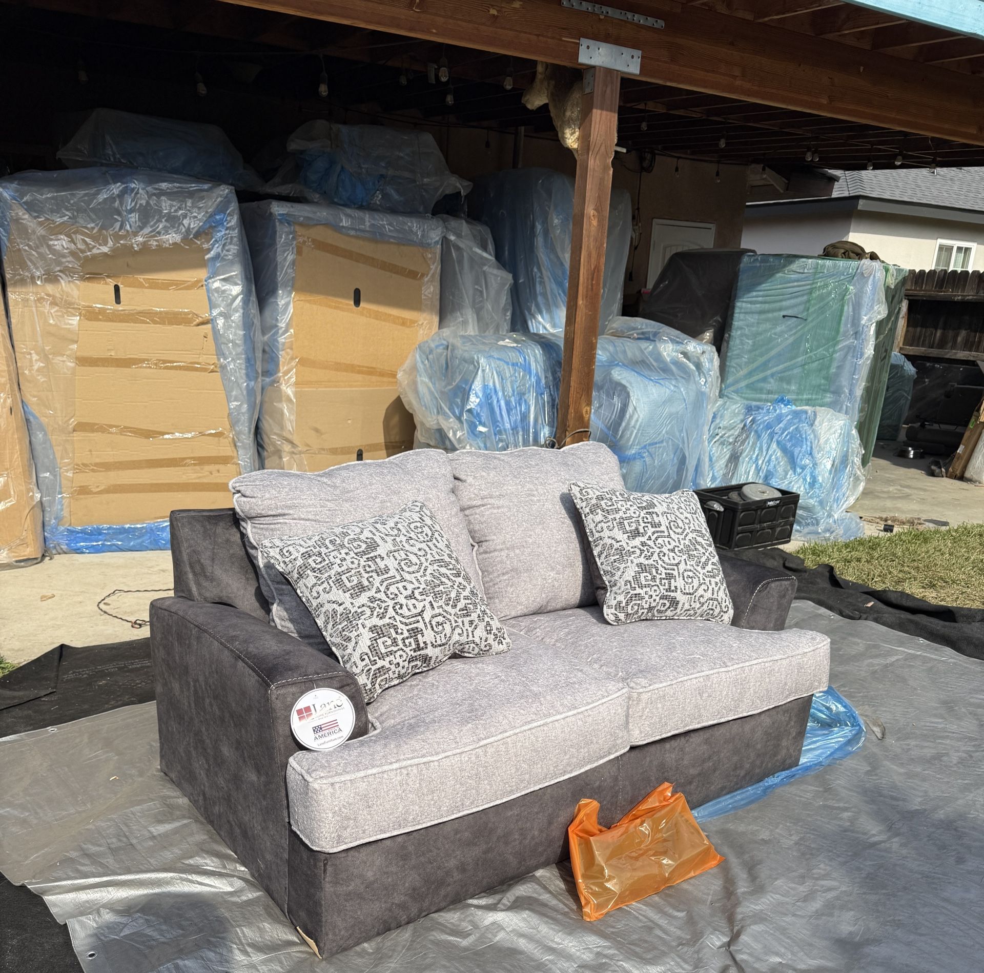 Lane Home Furnishings Crown Loveseat