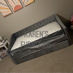 🐠NEW DAYBED WITH MATTRESSES INCLUDED 🐠