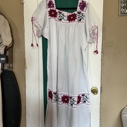 Vestido Estilo Mexicano Size L - XL Una Solo Puesta. $25