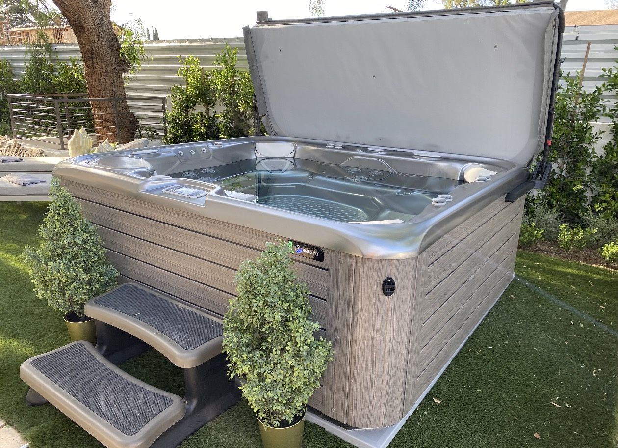 HOT TUB (HOT SPRING GRANDEE)