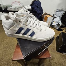 New In Box Adidas Tyshawn Jones Mid Skateboard Shoes Men's 9.5 