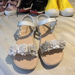 Little Girl, flower sandals