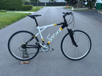 GT Outpost 26” Triple Triangle All Terrain MTB Bicycle - 16” frame