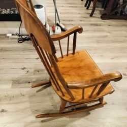 Roky Chair