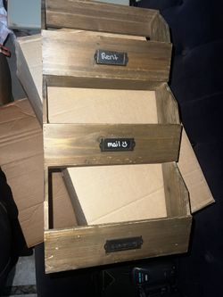 Wall mount mail organizer