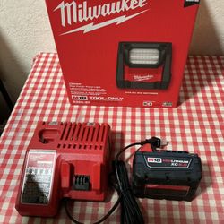 Milwaukee. M18 GEN-2 Lithium-Ion Cordless ROVER LED AC/DC Flood Light Kit.