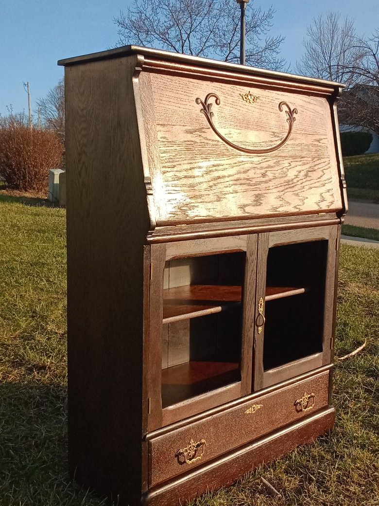 1904 Antique Ladies Desk