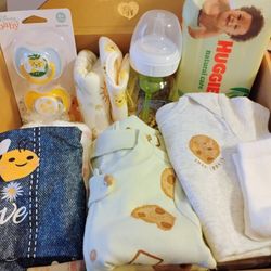 📦 Baby Gift Box – Brand New 🐝💛