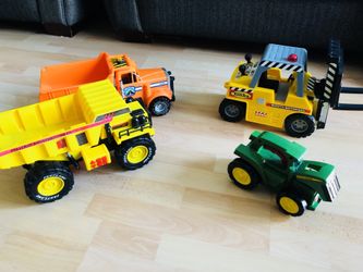 4 big trucks with battery