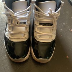 Jordans Size 9 In decent condition 
