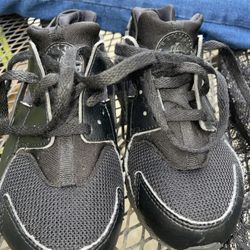 Nike Huarache Run Boys Black  Sz 1Y