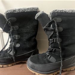Universal Thread Carla Snow Boots Black Fuzzy Lace Up