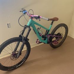 Santa Cruz Xl  Megatower Mtn Bike. Dh