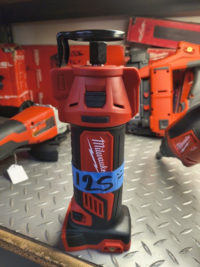 MILWAUKEE M18 CORDLESS CUT OFF TOOL $125