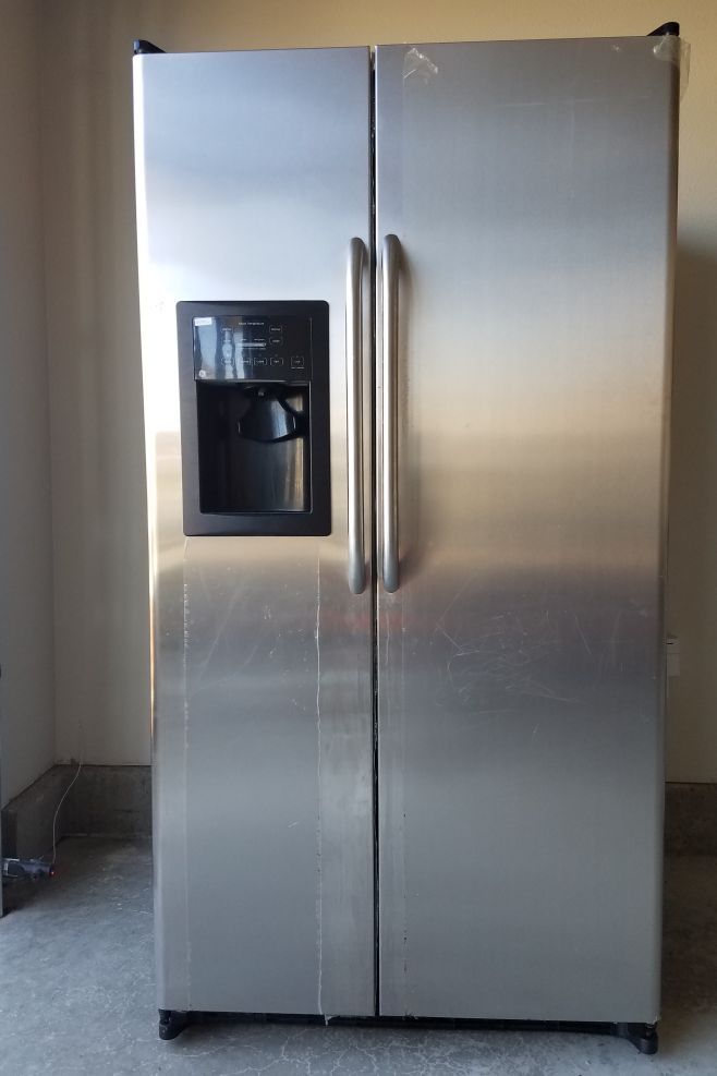 GE 25.0 CU.FT. Stainless side-by-side refrigerator with Dispenser - GSH25JSTASS.