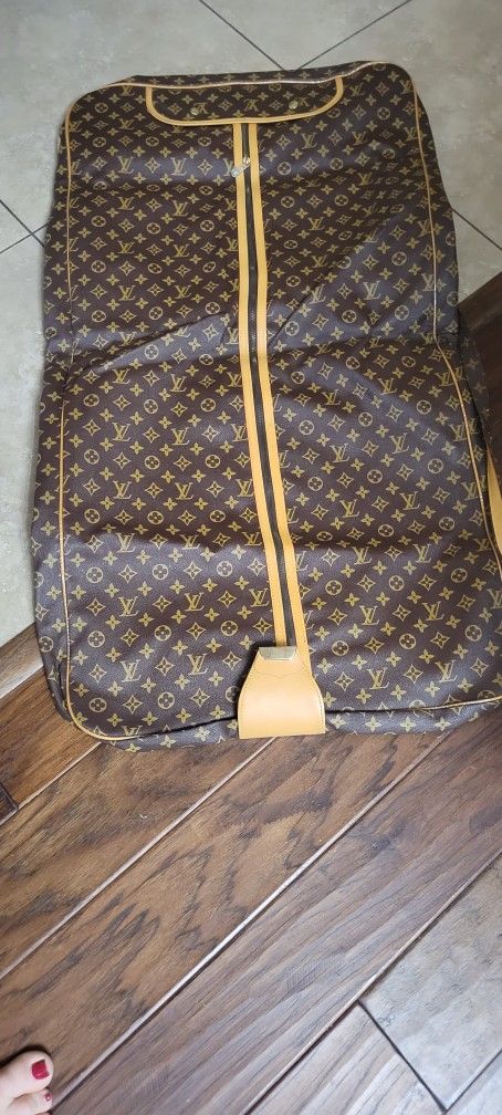 Louis vuitton vintage(1972) folding suit bag w\ shoulder bag for Sale in  Greenwood, IN - OfferUp