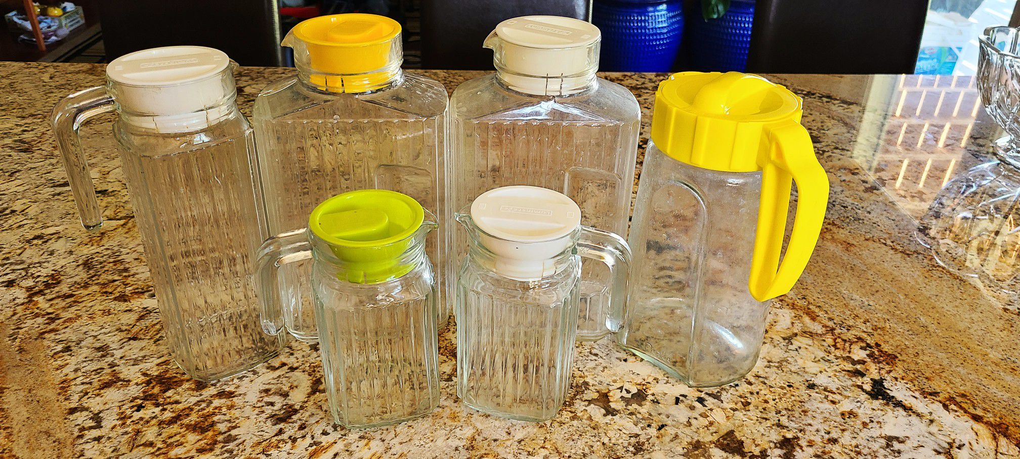 6 glass pitchers