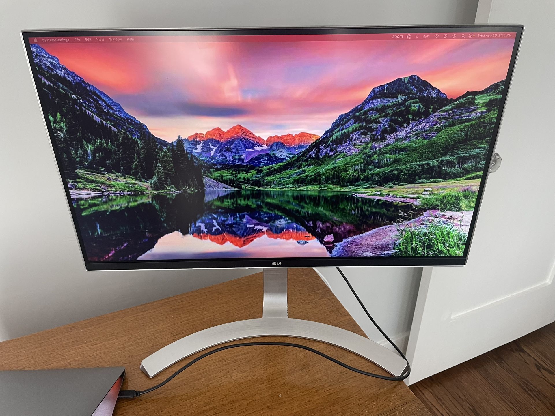 LG 27” Ultra HD 4K Monitor 27MU88-W