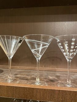 Set Of 4 Etched Mikasa Cheers Martini And Glasses