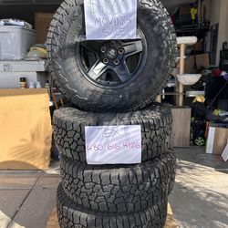 Falken Wildpeak A/T3W Tire 31X10.50R15 109S Mammoth Boulder Charcoal Wheel