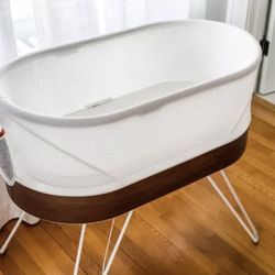 Snoo Bassinet for Sale - PRICE FIRM (Chatsworth)